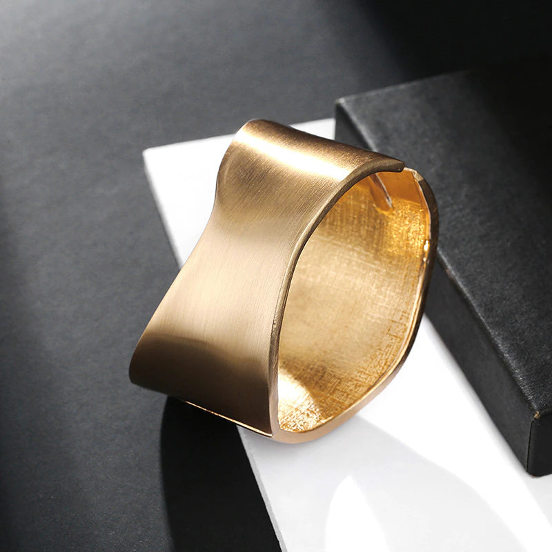 TAHARI CUFF