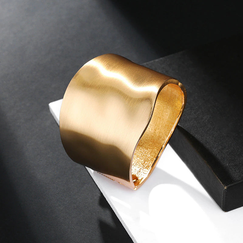 TAHARI CUFF